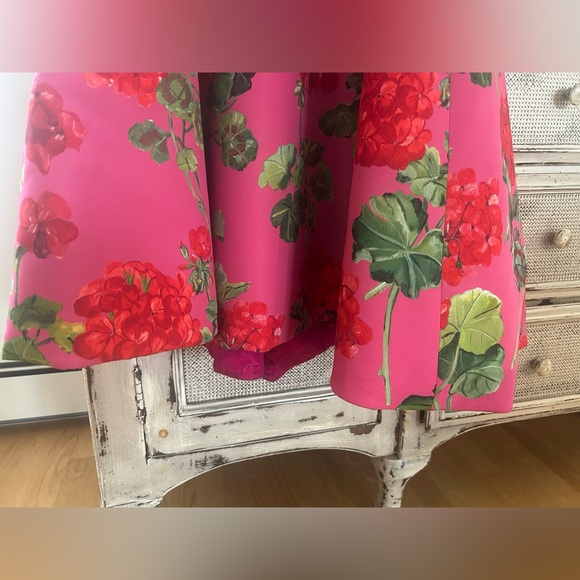 Oscar de la Renta
Strapless Geranium-Print Faille Peplum Trumpet Gown - Picture 5 of 10